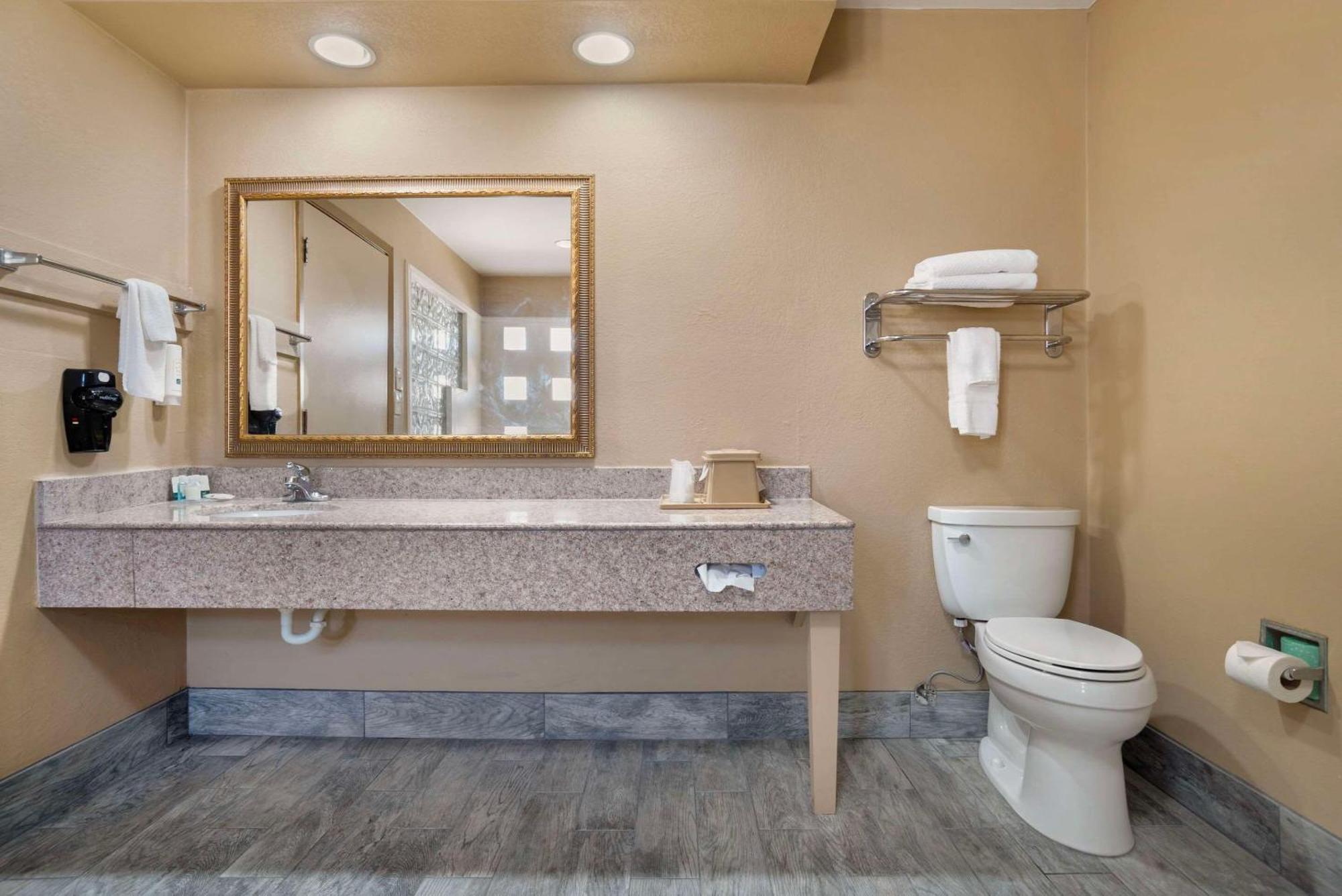 Quality Inn Brookhaven Zewnętrze zdjęcie