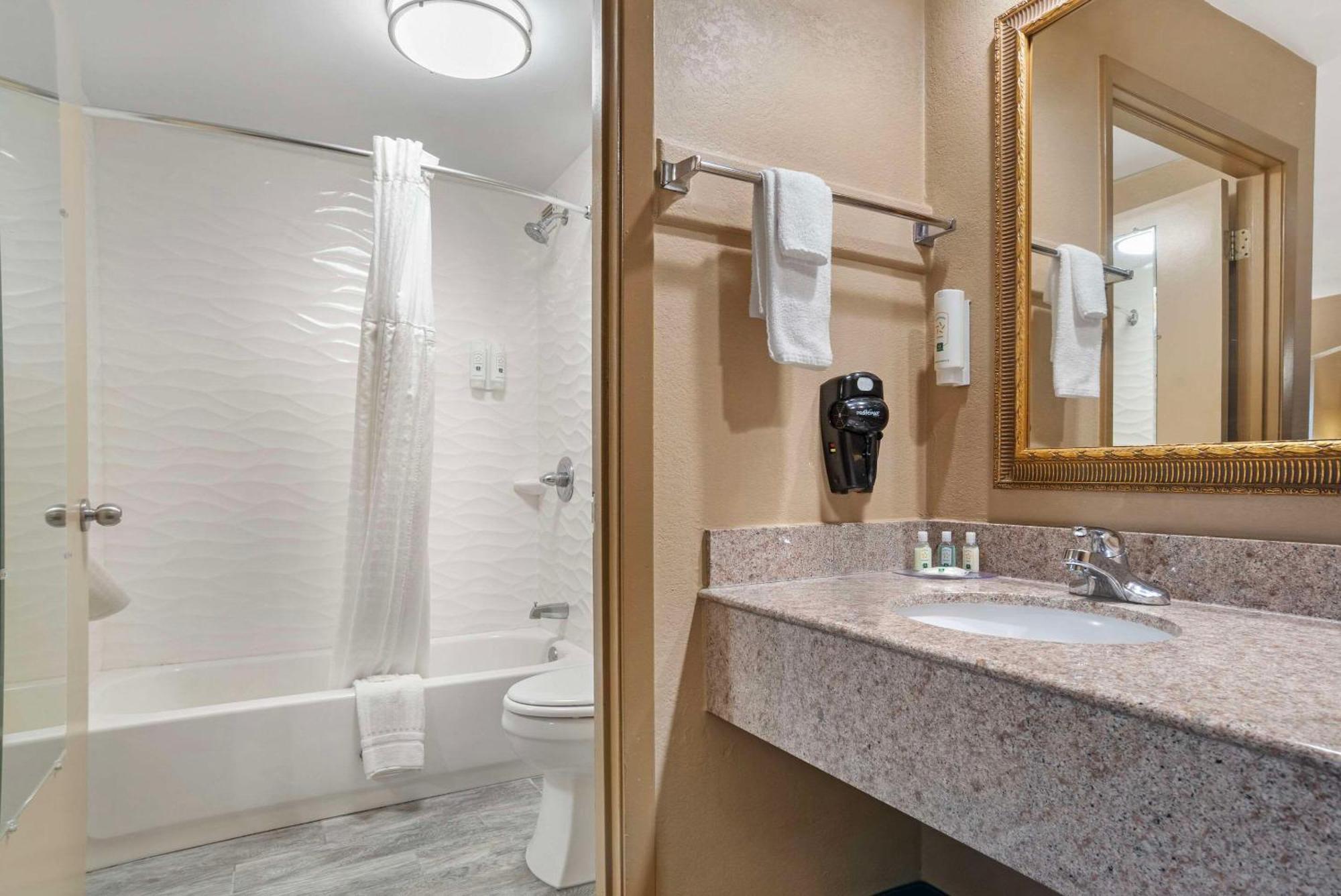 Quality Inn Brookhaven Zewnętrze zdjęcie
